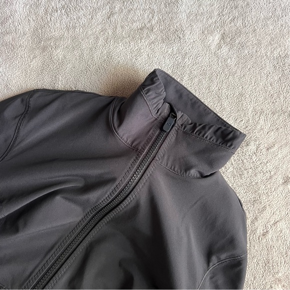 Lululemon Round Trip Swift Ultra Light Slim Ribbed Panel Jacket Melanite Gray - Picture 9 of 14
